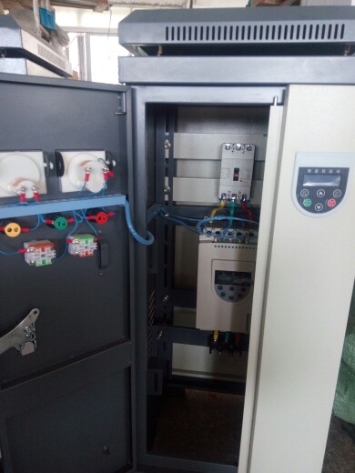 帶內(nèi)置旁路接觸器的軟啟動(dòng)柜