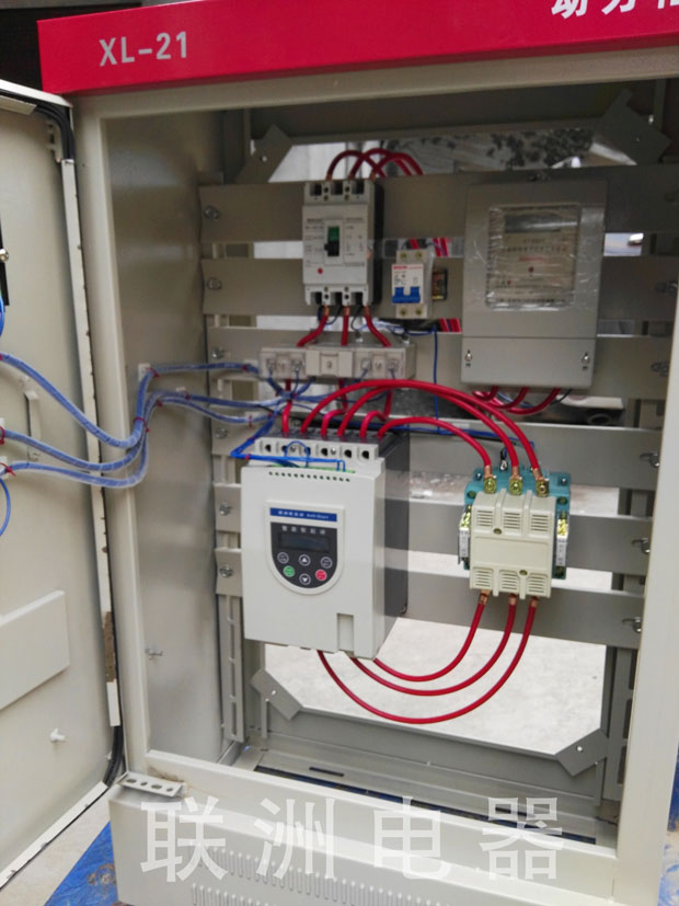 30KW電機(jī)軟啟動柜里面